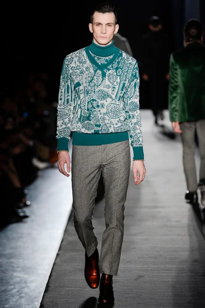 Look 28